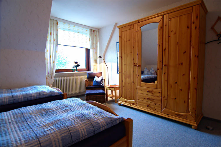 Ferienwohnung Dibbersen - großes Schlafzimmer
