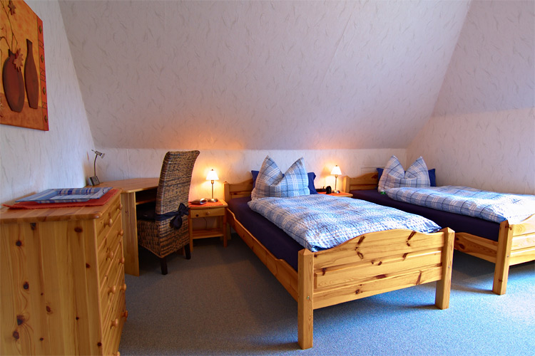 Ferienwohnung Dibbersen - großes Schlafzimmer